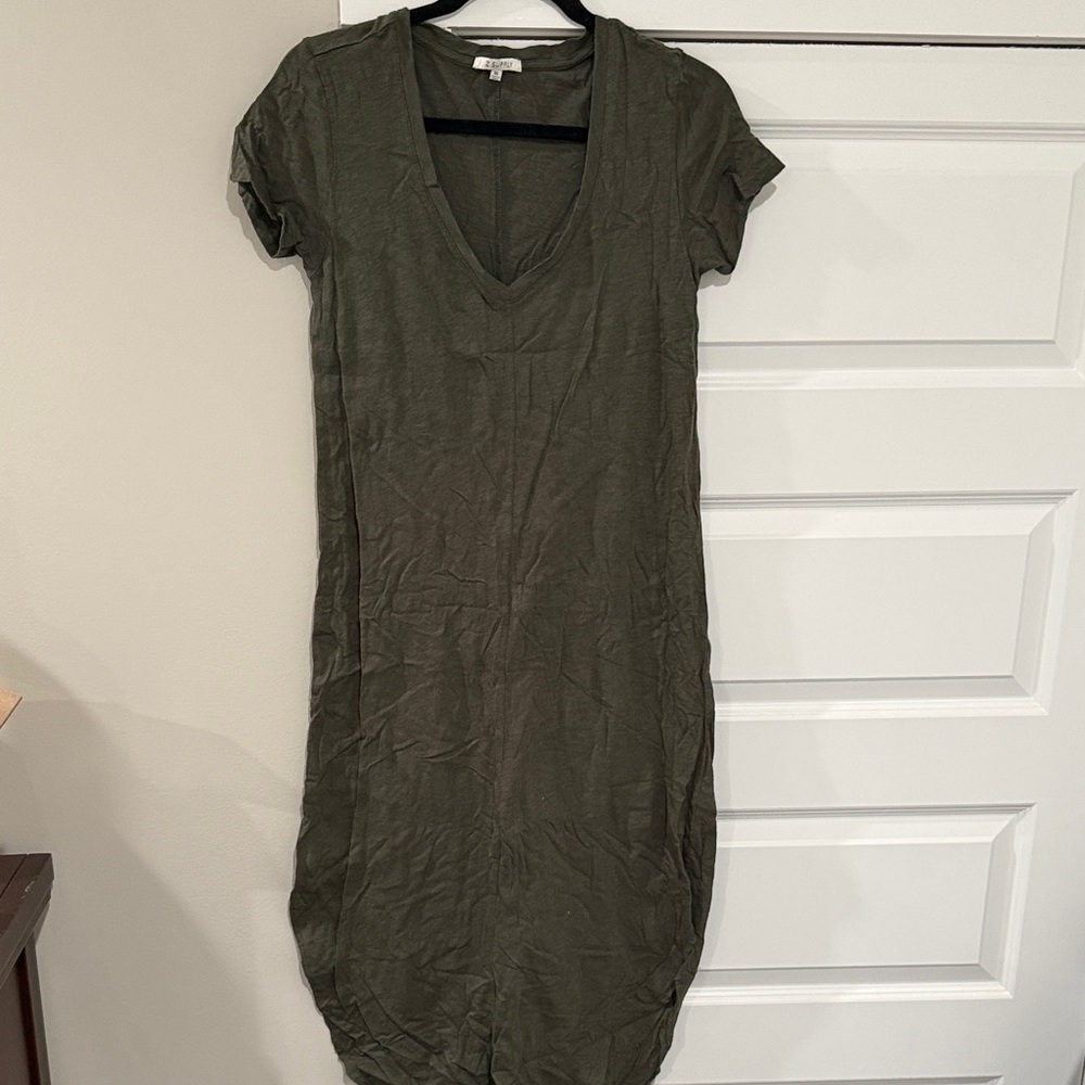 Excuse the wrinkles! Green Z supply midi dress